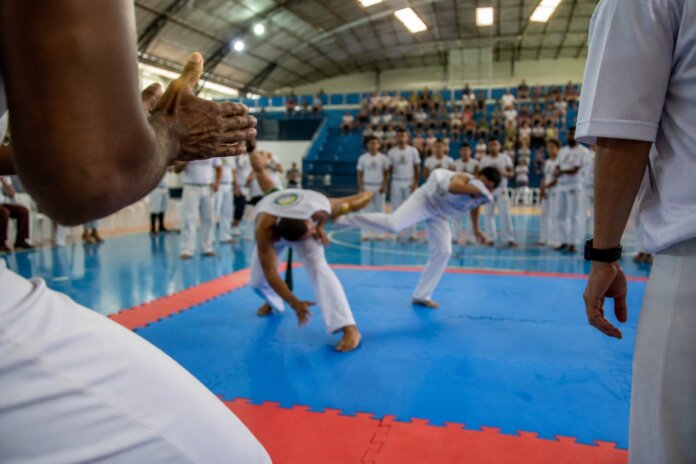 Capoeiristas de Irati ganham 11 títulos em campeonato de Ponta Grossa