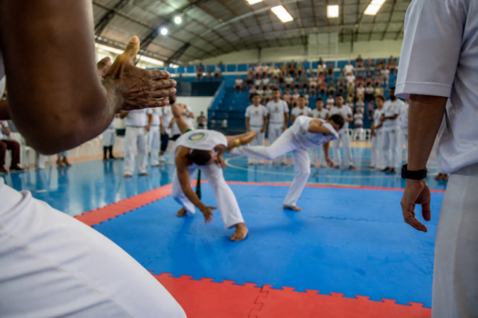 Capoeiristas de Irati ganham 11 títulos em campeonato de Ponta Grossa