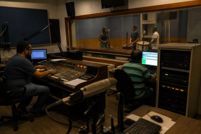 Rádio Nacional lança clipe inédito para marcar 90 anos de história