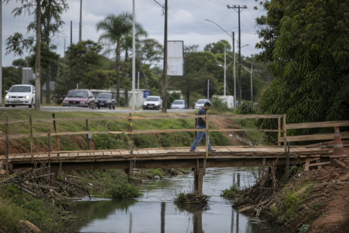 Londrina libera ponte provisória no Armarinho Paulista após 4 meses interditada