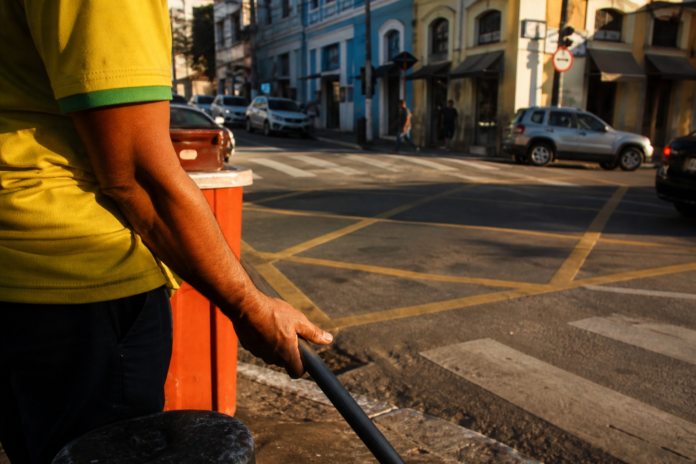 Maringá quer proibir estacionamento perto de esquinas para melhorar segurança