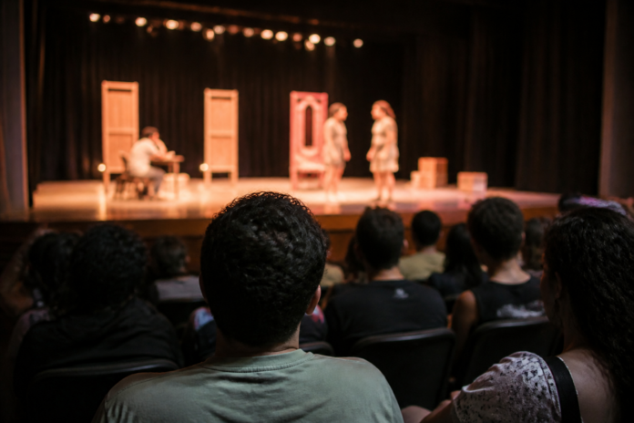 Escola de Teatro de Londrina apresenta espetáculo inspirado em Cabeça Dinossauro nos dias 26 e 27