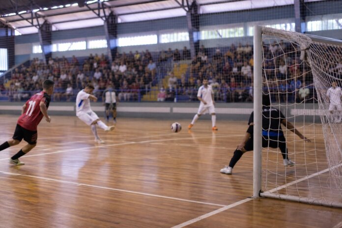 VKR Araucária goleia Toledo e se classifica na segunda fase do Paranaense de Futsal