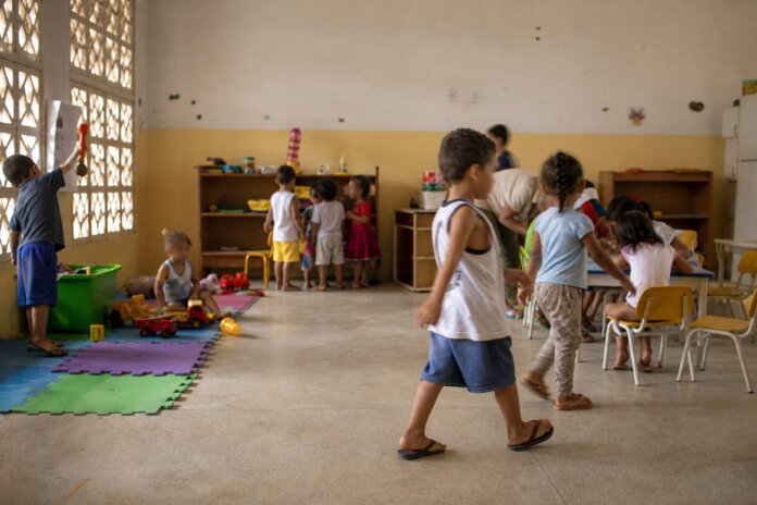 Turma do infantil prepara pizza e aprende sílabas e palavras no CMEI Maria de Lourdes