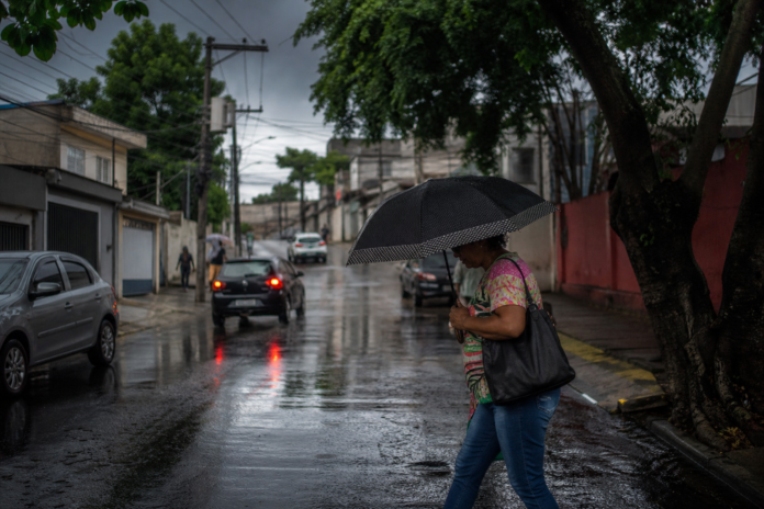 Maringá tem risco de chuva e vento forte, mas tornado não está confirmado