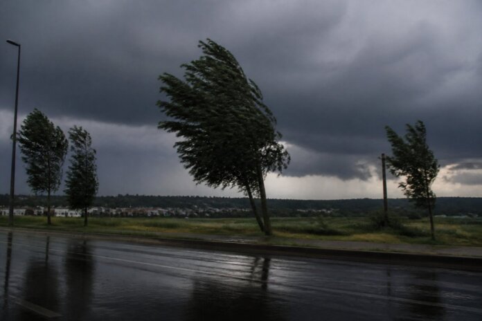 Paraná enfrenta risco de tornado com ciclone extratropical nesta sexta