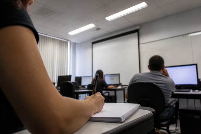 UEPG muda aulas noturnas para remoto por alerta de tempestade em Ponta Grossa