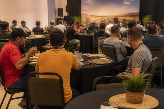 Chofer 46 completa sete anos com 150 motoristas reunidos em Francisco Beltrão