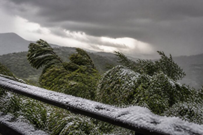 Granizo em Paula Freitas, temporais avançam para União da Vitória nesta sexta