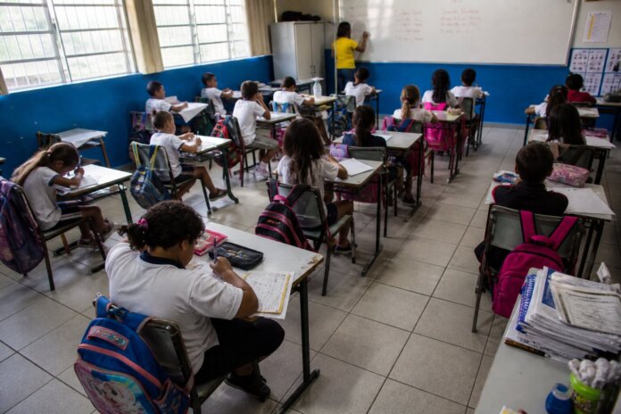 Curitiba mantém aulas apesar de alerta de temporais