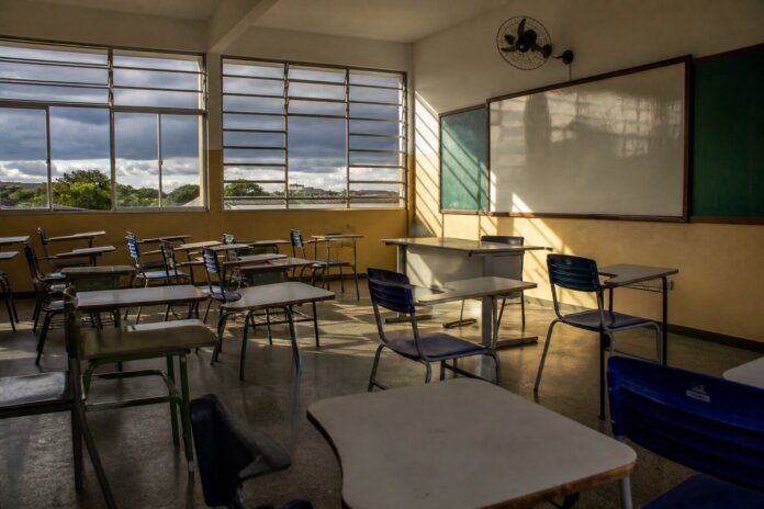 Paraná suspende aulas em 20 cidades por alerta de temporais, Maringá segue funcionando