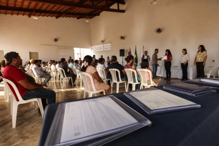 Paranaguá entrega 206 títulos de propriedade no sábado, meta é 700 até fim do ano