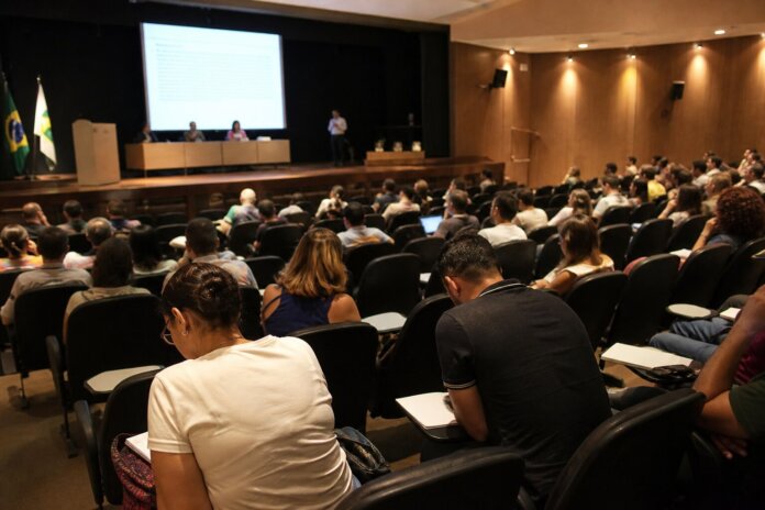 Mais de 50 professores de Educação Física se atualizam em Toledo sobre treinamento esportivo escolar