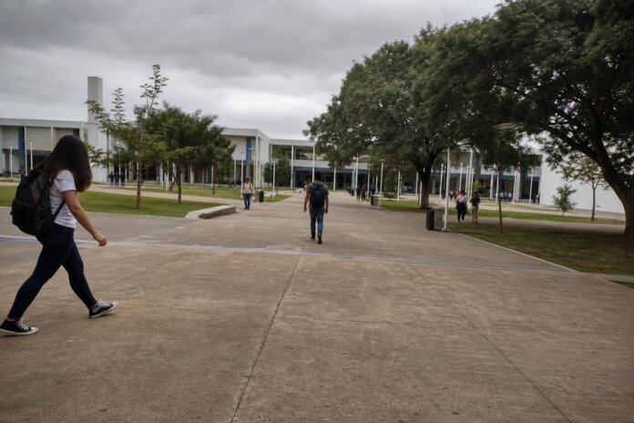 Umuarama: Unipar e Unialfa cancelam aulas por alerta de tempestade