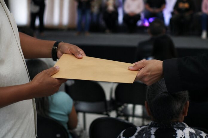 Paranaguá entrega 206 títulos de propriedade no sábado