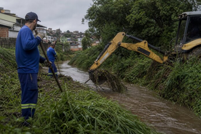 Ponta Grossa intensifica limpeza de arroios após 80 mm de chuva em um dia