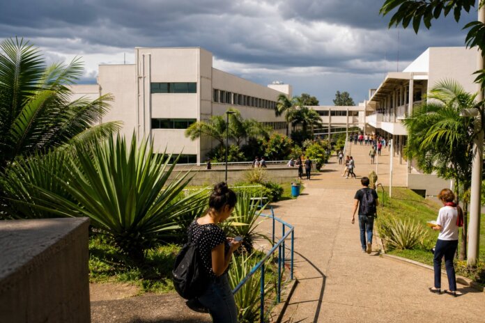 UEM recomenda aulas remotas nesta sexta por previsão de tempestades em Maringá