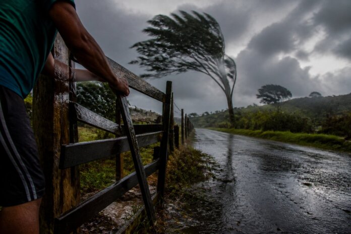 Cascavel enfrenta temporal com ventos de 61,2 km/h nesta sexta-feira