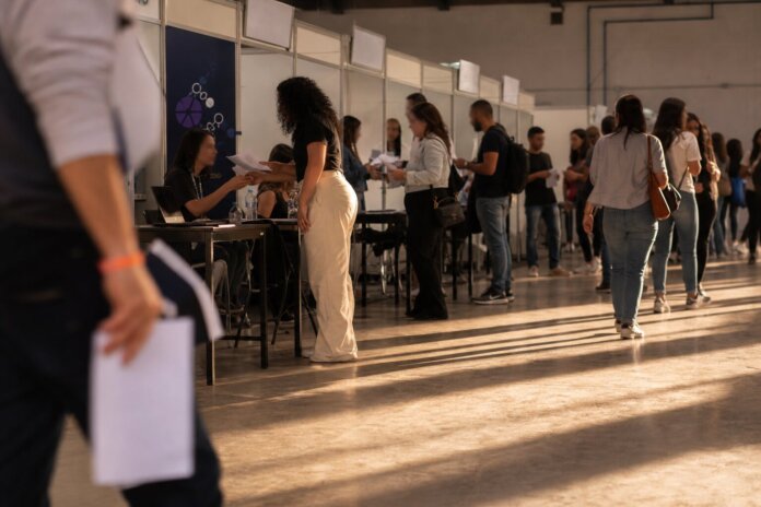 Londrina oferece mais de 1 mil vagas em feira de empregos com 70 empresas