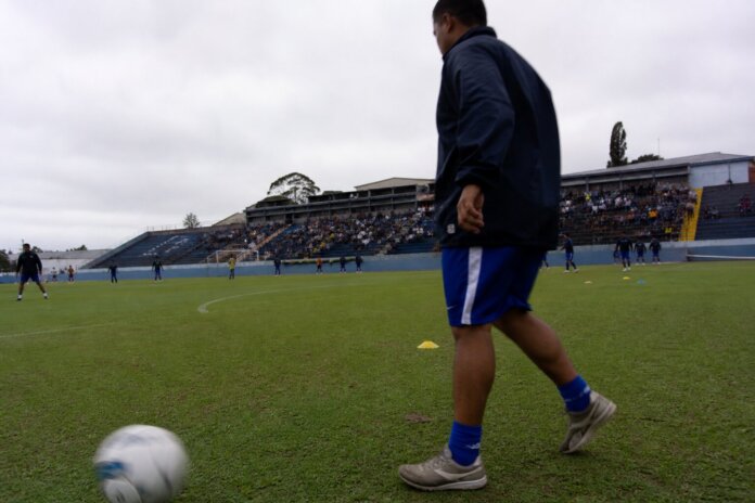 Maringá FC e Santa Cruz disputam liderança da Série C neste sábado