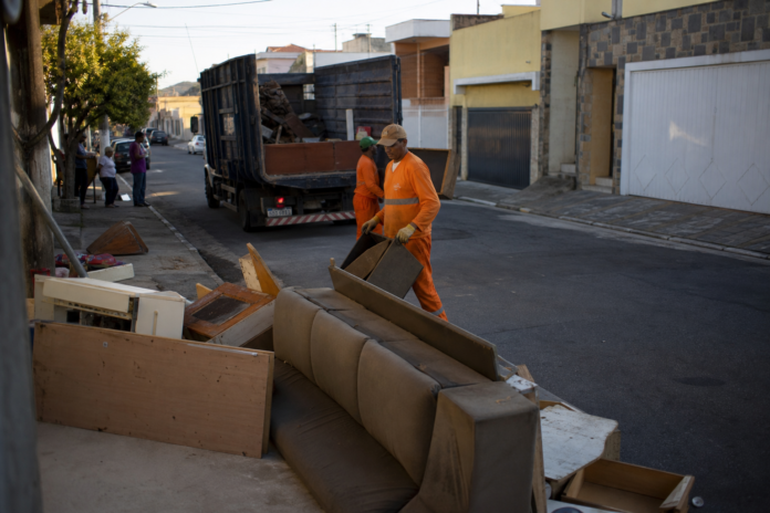 Umuarama inicia coleta de Bota-Fora com 16 caminhões nesta quarta