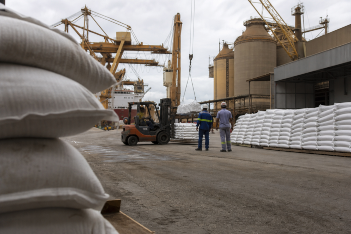 Brasil gasta mais com fertilizantes importados enquanto volume cai 7,4%