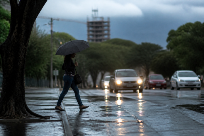 207 cidades do Paraná em alerta máximo para tempestades com ventos de 100 km/h