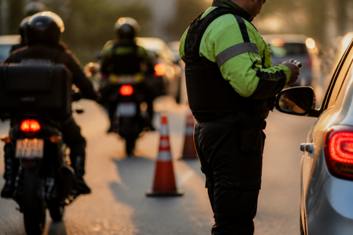 Jovem é preso após desacatar guarda em fiscalização de motos em Paranavaí