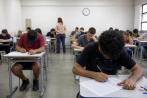 Concursos ISS em Guarulhos e Ponta Grossa têm provas neste domingo