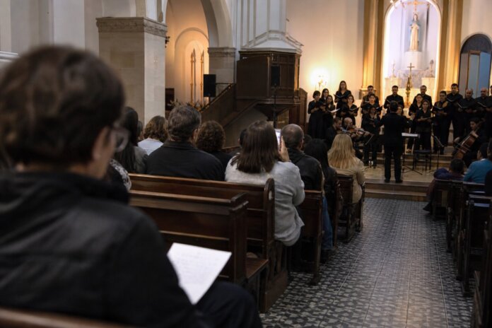 Camerata Antiqua leva América Latina à Capela Santa Maria com regente argentina