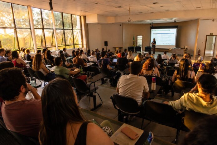 Mais de 70 profissionais de assistência social participam de capacitação em Umuarama
