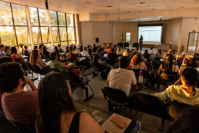 Mais de 70 profissionais de assistência social participam de capacitação em Umuarama