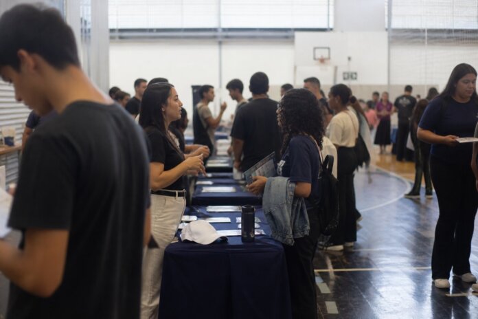 Centenas de estudantes de Toledo conhecem oportunidades de trabalho e estágio
