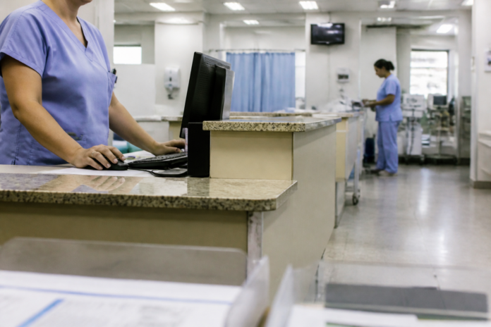 Castro abre 27 vagas para técnico em enfermagem com salário de R$ 3.136,69