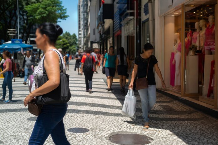 Comércio de Umuarama abre aos sábados com horário estendido até as 17h