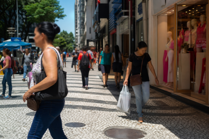 Comércio de Umuarama abre aos sábados com horário estendido até as 17h