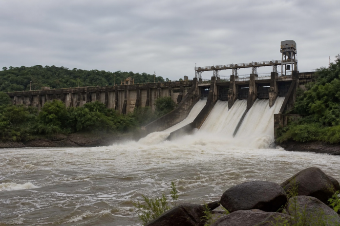 Itaipu abre vertedouro em Foz do Iguaçu, vazão chega a 3,1 milhões de litros por segundo