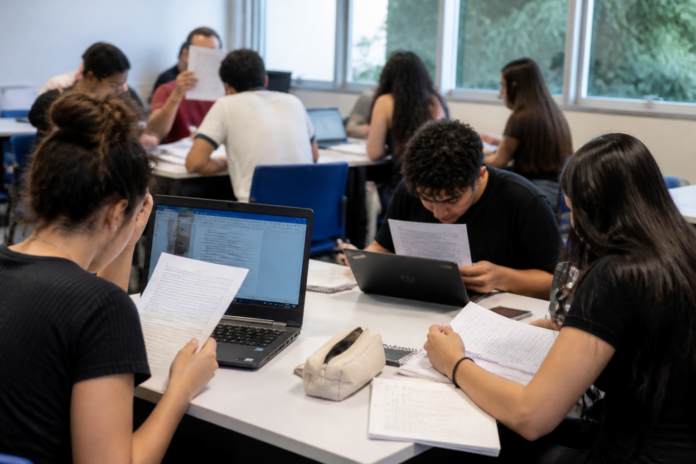 Alunos do Cristo Rei criam revistas digitais sobre literatura e sociedade