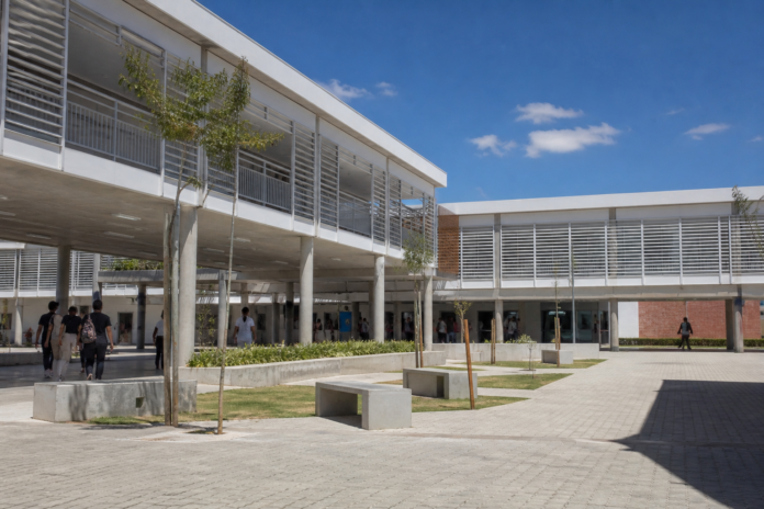 Apucarana inaugura colégio e maternidade com R$ 54 milhões em investimentos