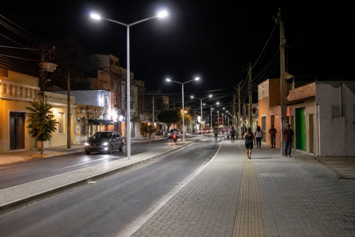 Foz do Iguaçu trocou 30% das luminárias por LED, consumo de energia caiu 48%