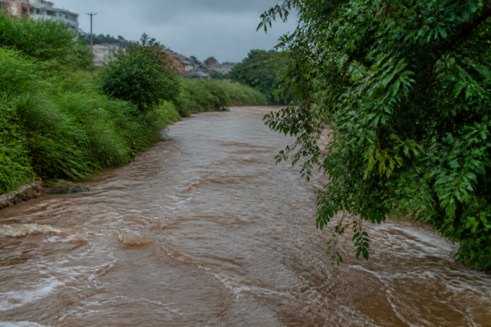 Chuva eleva Córrego Progresso em Francisco Beltrão, Rio Marrecas fica baixo