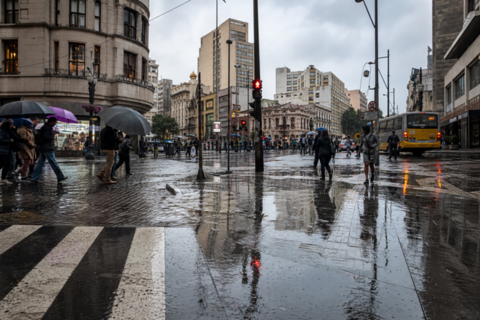 Paraná enfrenta onda de frio com chuvas nesta segunda