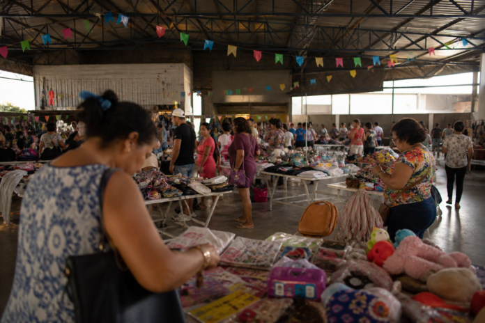 Bazar beneficente arrecada fundos para rolandense que perdeu a perna