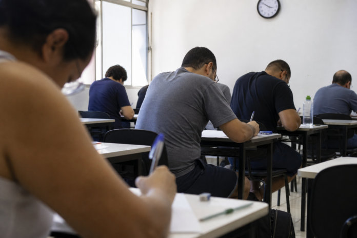 UEM abre 33 vagas de Residência Médica para 2027: inscrições começam em setembro