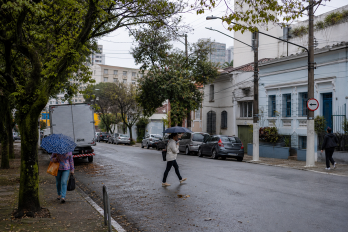 Temperaturas caem em Londrina após passagem de frente fria, mínima chega a 11°C