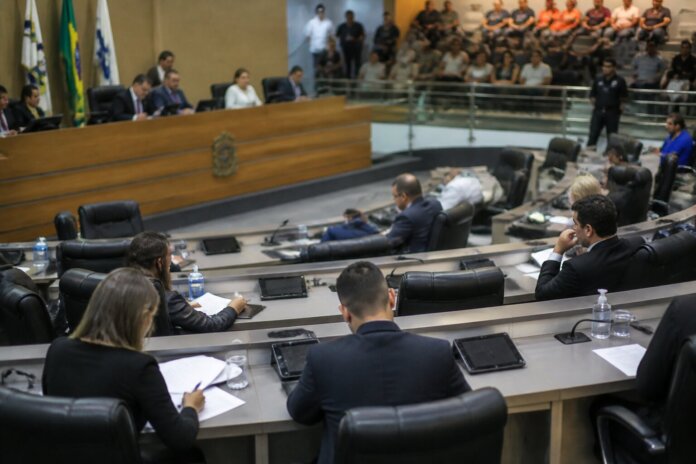 Câmara aprova monumentos a São Pio e Filhas de Jó, homenageia pioneiras da PM feminina