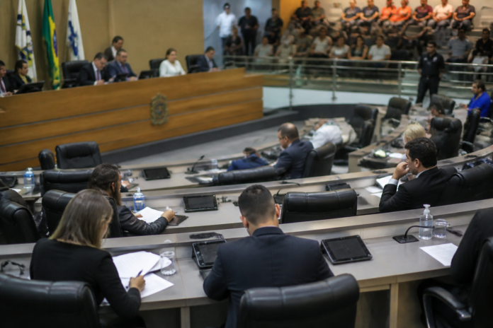 Câmara aprova monumentos a São Pio e Filhas de Jó, homenageia pioneiras da PM feminina