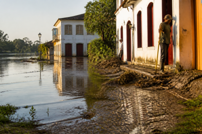 Rio Iguaçu começa a recuar em União da Vitória após dias de cheia