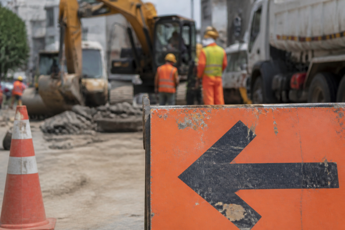 Avenida Sete de Setembro tem dois trechos bloqueados por obras do BRT
