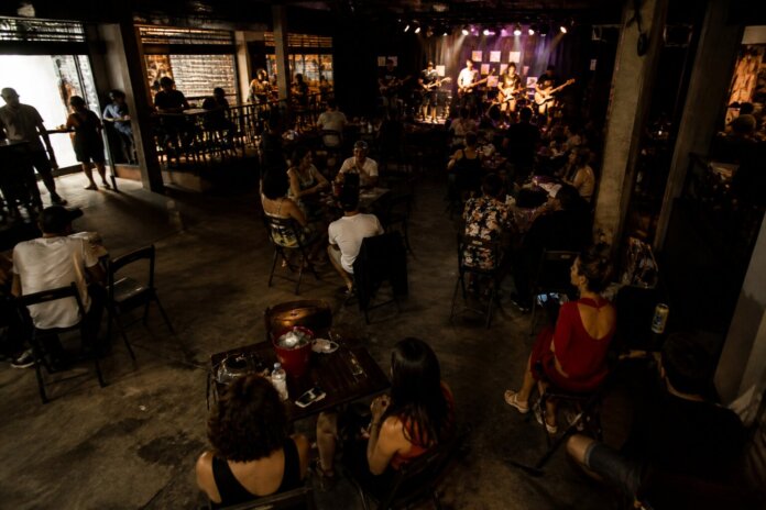 Cássio Albernaz & Amigos do Blues toca no Jabô em Maringá no dia 19